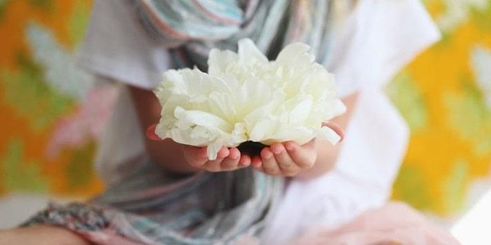 nadelenie-siloy-drugih-lyudey-01